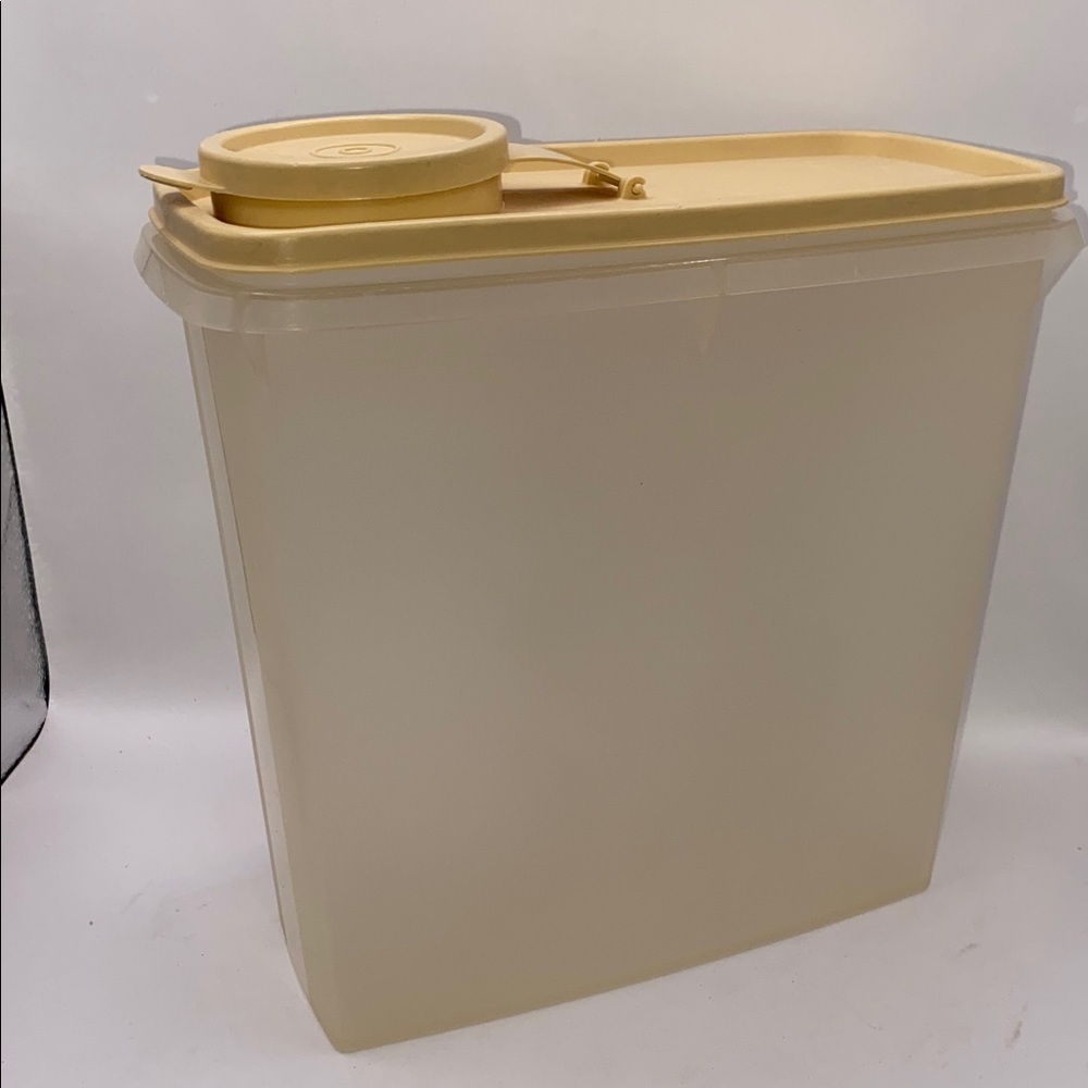Vintage Tupperware Store N Pour Clear Tan Lid Cereal Made in Canada Classic